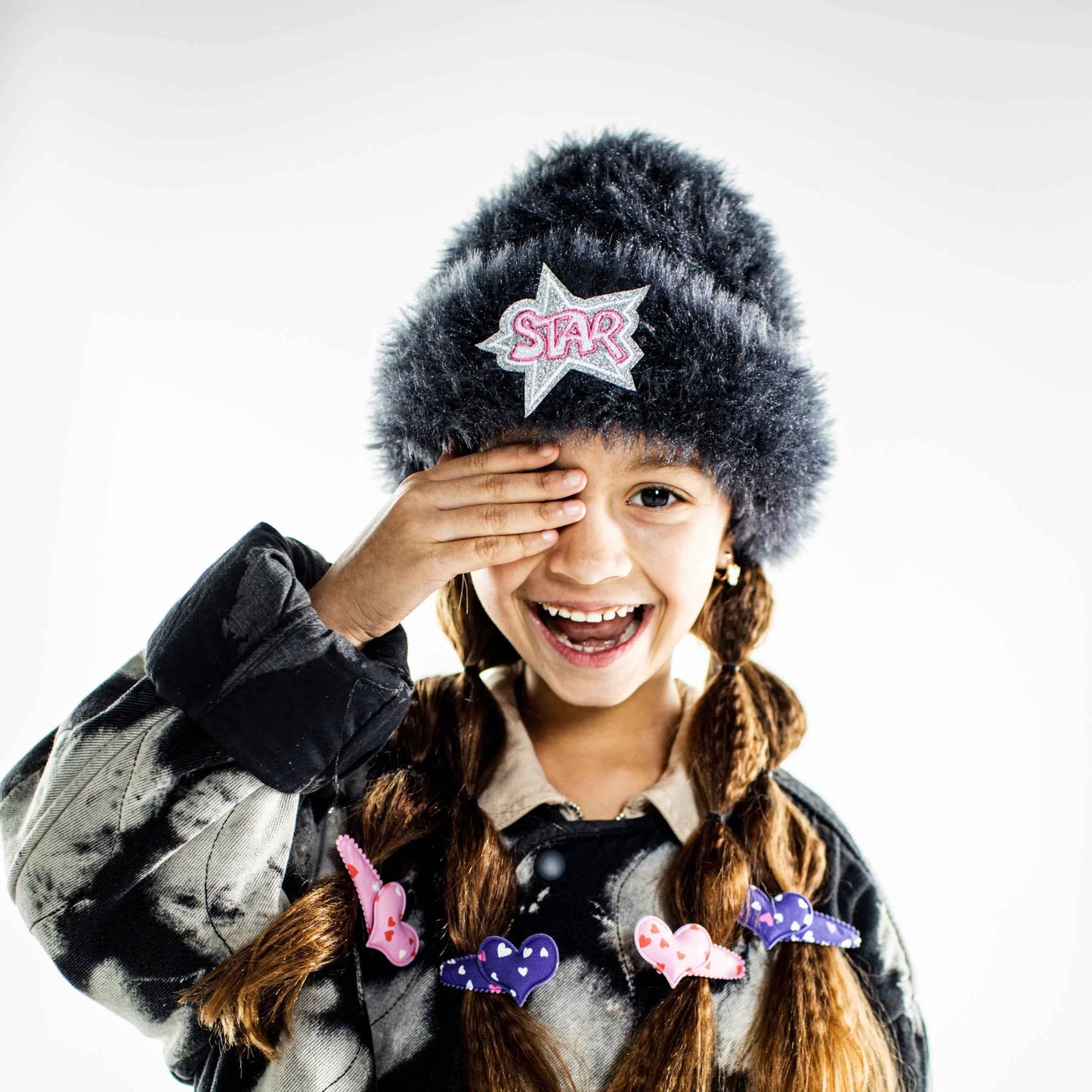 LOVE SNAP CLIP