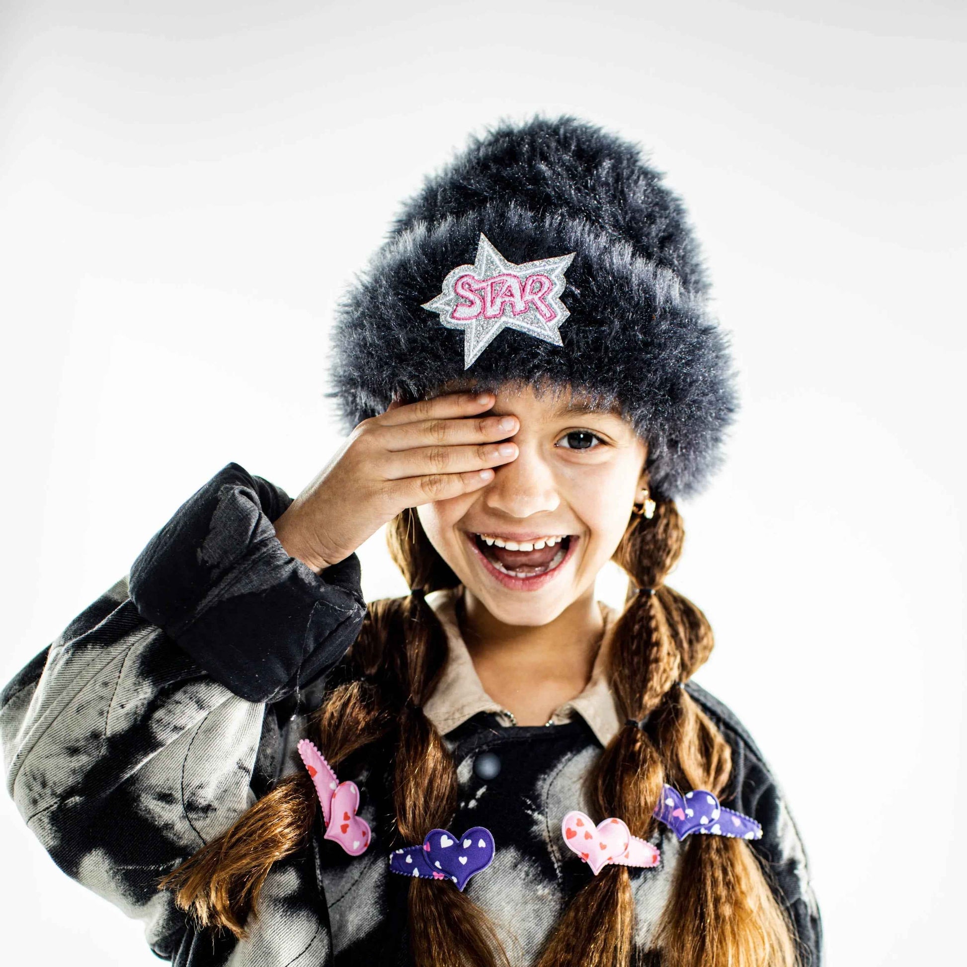 LOVE SNAP CLIP